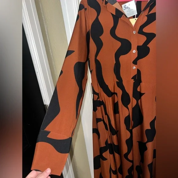 Entro Brown+Black Maxi Long-Sleeve Dress. Size medium. NWT, bought from Sage - Picture 3 of 5
